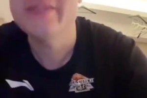 官宣退役了！此前韩德君在直播间落泪回应：我的巅峰期已过